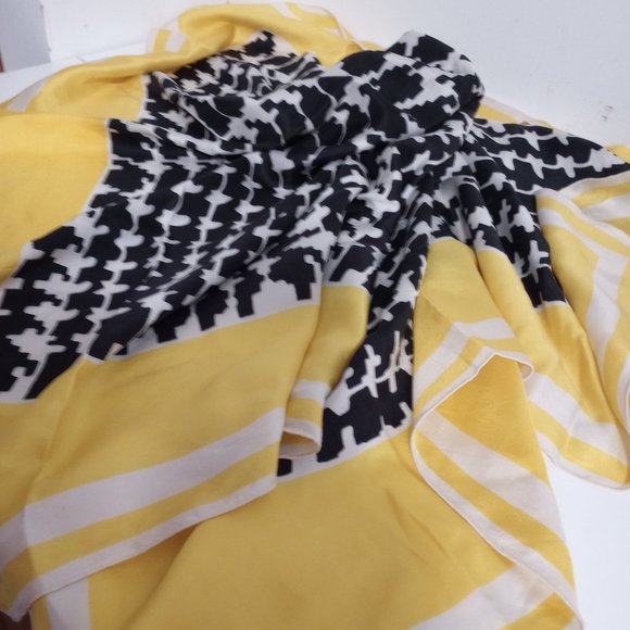 VINTAGE LARGE SILK SCARF IN YELLOW WHITE AND BLACK - Picture 3 of 3